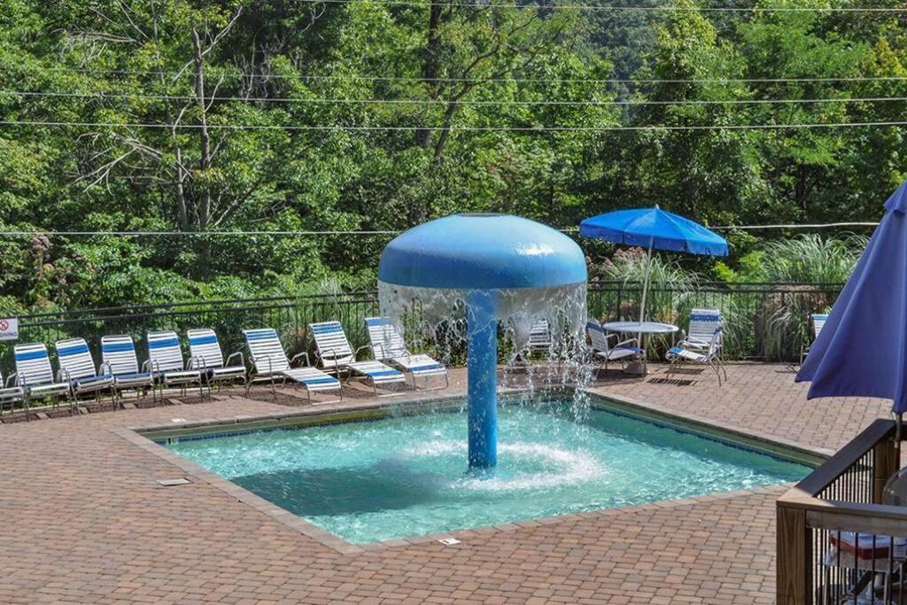 Moonshine Manor-Pets Ok-W/D-Pool Table-Arcade-Hot Tub Villa Gatlinburg Exterior photo